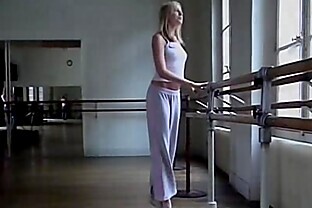 An american ballerina in Paris 9 min
