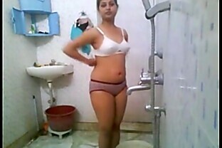 Kirtuepisodes - Indian girl bathing nude 2 min