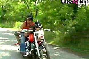 Driving with her is dangerous, better stop the motorcycle and fuck her! - sex video 20 min