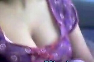 indian girl shows off her big tits in a car 76 sec