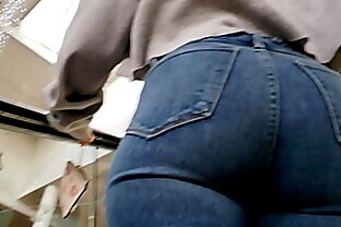 Big Ass White Girl in Tight Jeans (Candid) 51 sec