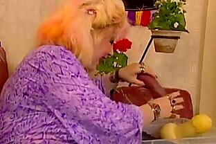 Chubby Granny Enjoys Fisting and Fucknig 7 min