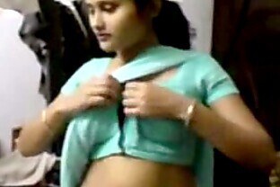 com – indian bhabhi stripping naked exposing bigtits indian sex mms