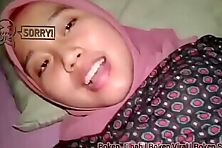 Bokep Indonesia Ukhty Hijab Memek Tembem di Kobel -