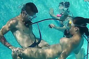 Candy Mike and Lizzy super hot underwater threesome 6 min