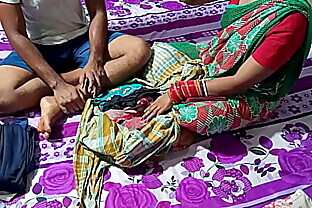 कपड़े बेचने वाले गरीब लड़की को पैसे का लालच देकर चोदा !  साफ हिंदी आवाज में 13 min