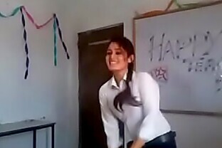 Indian girl dance in college 2 min