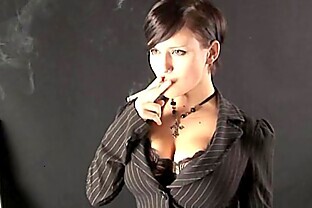 Maya Papaya - Smoking Fetish at Dragginladies 2 min