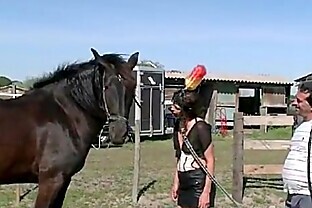 Pony-girl en Camargue 3 min