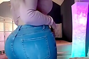 Her Big Ass in Tight Jeans 10 min