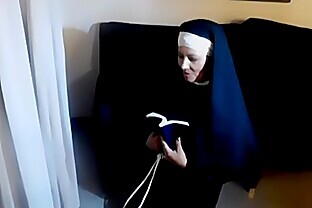 LOS  SUEÑOS SEXUALES  DE UNA  m.  QUE  CREE  ESTAR CREANDO  LA PASION , POR ENCARGO  DEL SEÑOR,LA m.  CON  LA QUE TODO CRISTIANO QUIERE CONFESARSE  ,SUS  DECEOS  Y PERVERSIONES ... 19 min