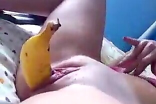 Se Masturbando com a banana 24 sec