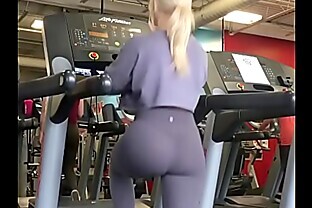 Blonde Chick Shows off Nice Ass in Leggings 17 sec