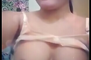 बेड रूम में चुपके से चूसा 2 min