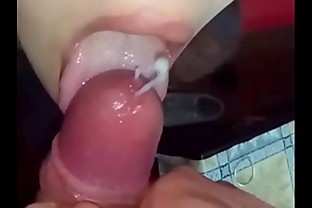 Draining my balls on her mouth